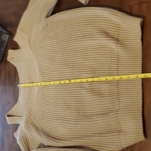 COLD SHOULDER SWEATER NWOT - Picture 5 of 8